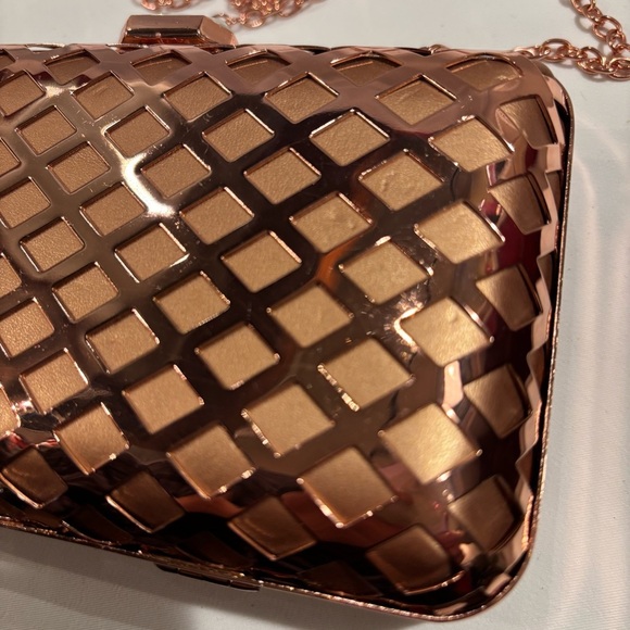 LA REGALE Cage Rose Gold Clutch Bag with a Strap To Convert to Crossbody. - Picture 3 of 13